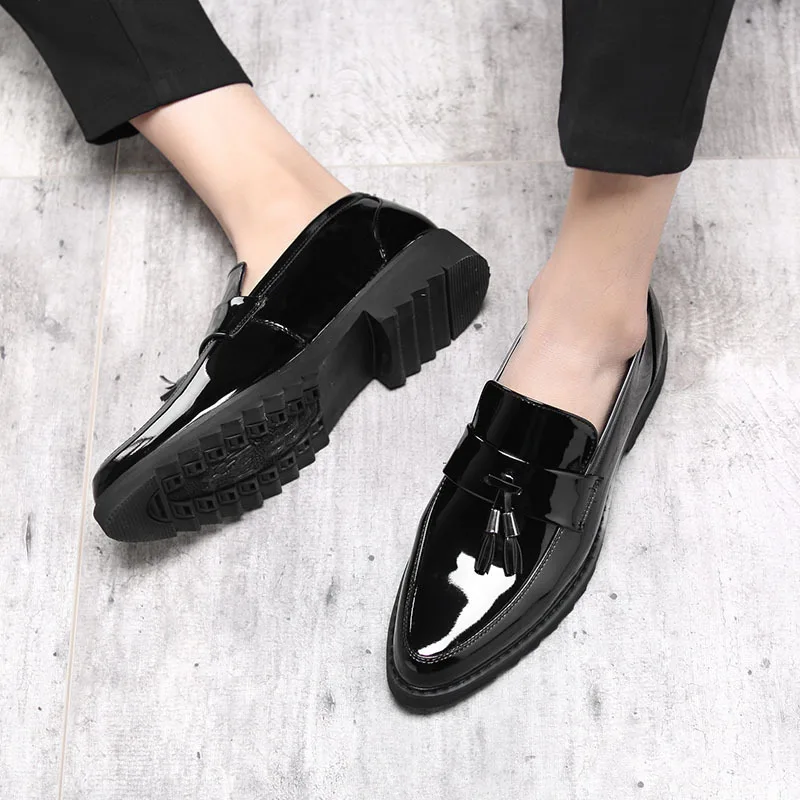 

Xin yi da England Patent Leather Fashion Foot Covering Tassels MEN'S Casual Shoes Pointed-Toe Leather Shoes Model 1818-b