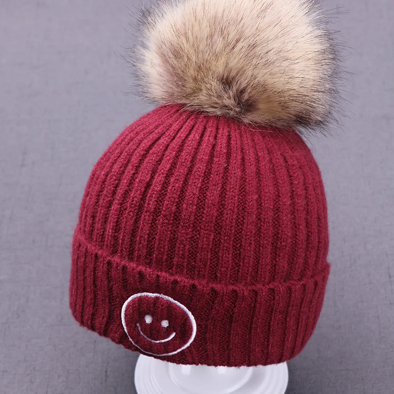 Wine Red Hylidge Smiley/Вышитая шапка для новорожденных, шапка с помпоном для маленьких мальчиков, зимняя шапка для детей, теплая мягкая шапка, шапочка с помпоном - Цвет: Wine Red