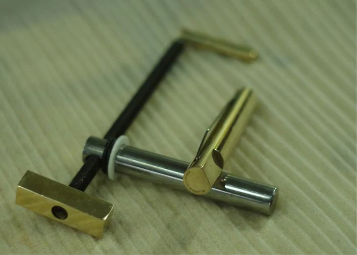 

Workbench Clamp with 7cm 12cm Tenon Sets Fits into 19mm Diameter Hole Carpenter's Woodworking Table Accessories Tools