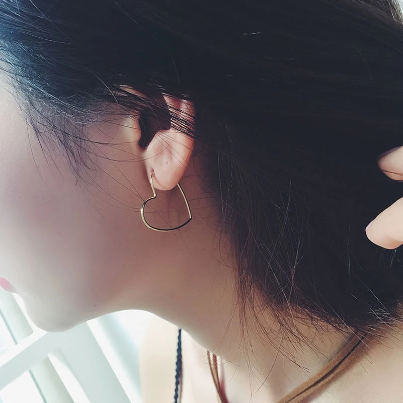 

Fashion Simple Hollow Gold Color Heart Hoop Earrings for Girls Sweet Love Trendy Loop Earrings 2018 New Jewelry