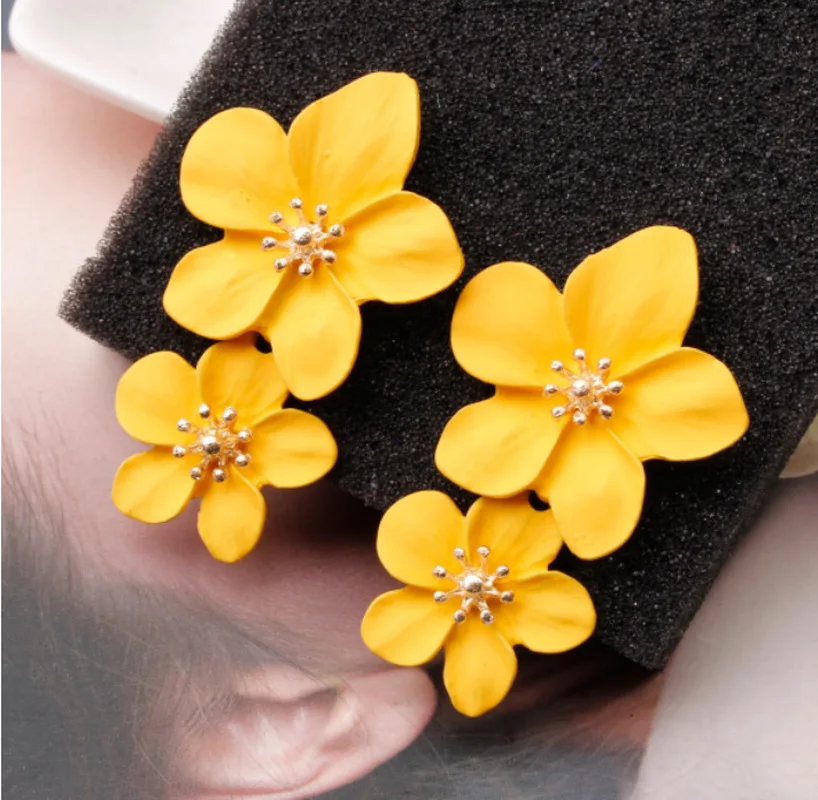 

Multicolour Double Flower Layer Stud Earrings for Women New Fashion Rice Deads Crystal Earrings Trendy Irregular Female Jewelrys