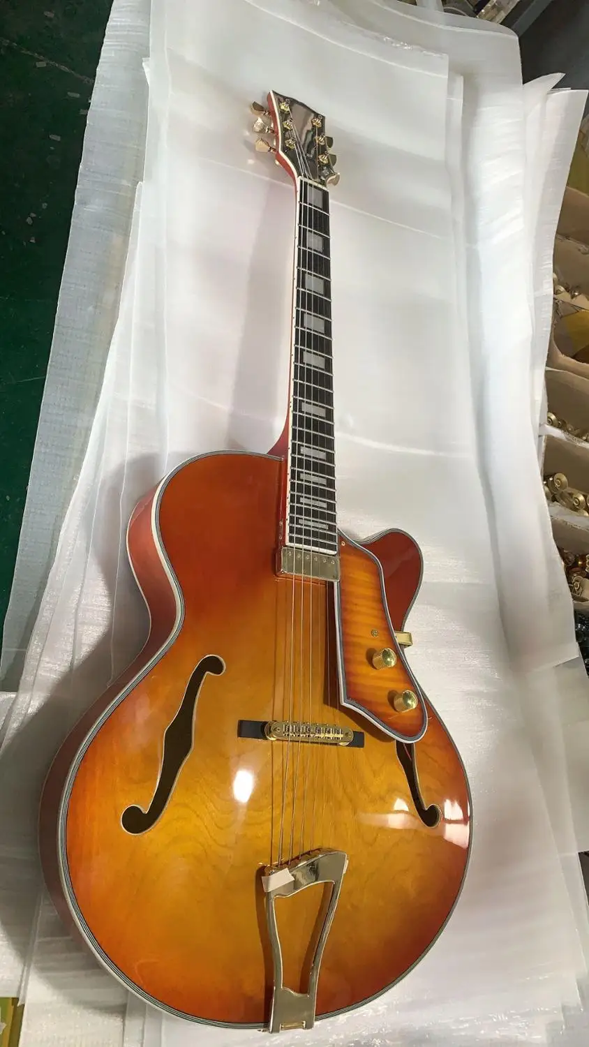 Wholesale Guitar semi-hollow jazz electric guitar F holes gold hardware one piece pickups in sunburst 20200106 | Спорт и развлечения