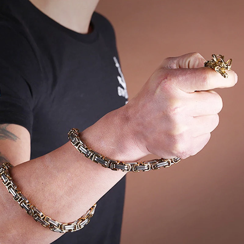 

Stainles Steel Dragon Hand Bracelet Whip Corrosion Resistance Self Defense Protection Waist Hanging weapon Tactical Outdoor Tool