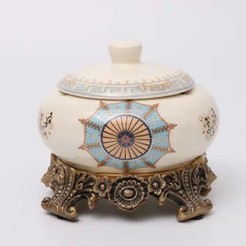

Free shipping creative European and American ceramic ashtray home decoration high-grade round with lid ashtray