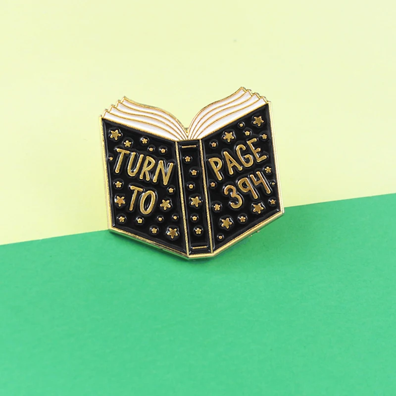 Book pins TURN TO PAGE 394 Brooches Library Enamel Lapel pin Badges for Student Reader kids Gift brosa Bijoux | Украшения и