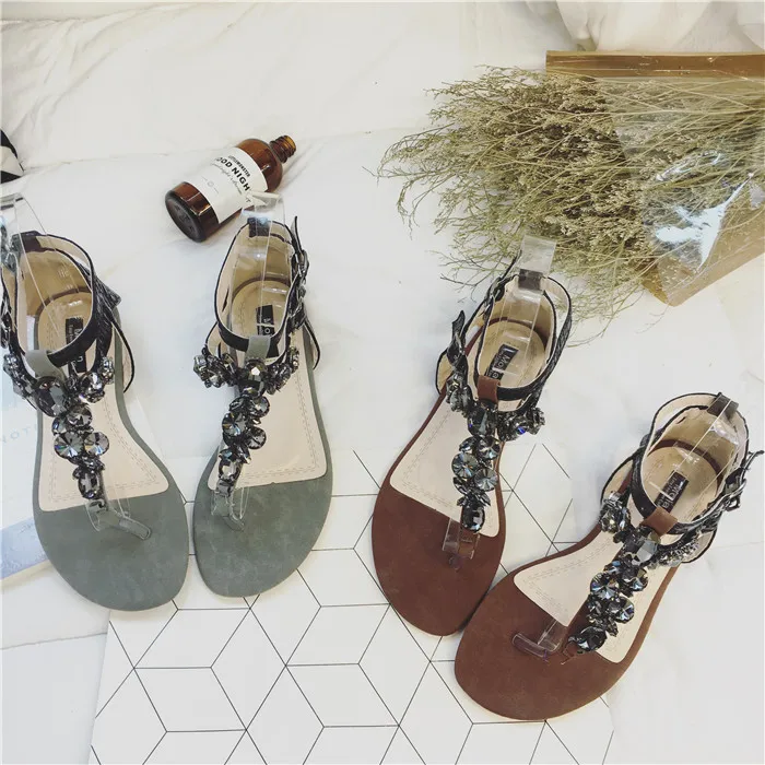 

2019 New Style Luxury Man-made Diamond Flat Sandals Female Summer Split Toe Snakeskin Flat Heel Rome Buckle WOMEN'S Sandals