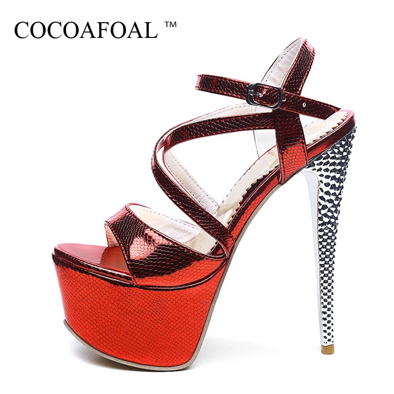 

COCOAFOAL Woamn Witte Bruiloft Sandalen Plus Size 31-48 Hoge hakken 16 CM Sandalen Mode Sexy Zilveren Rood Peep Toe Pumps