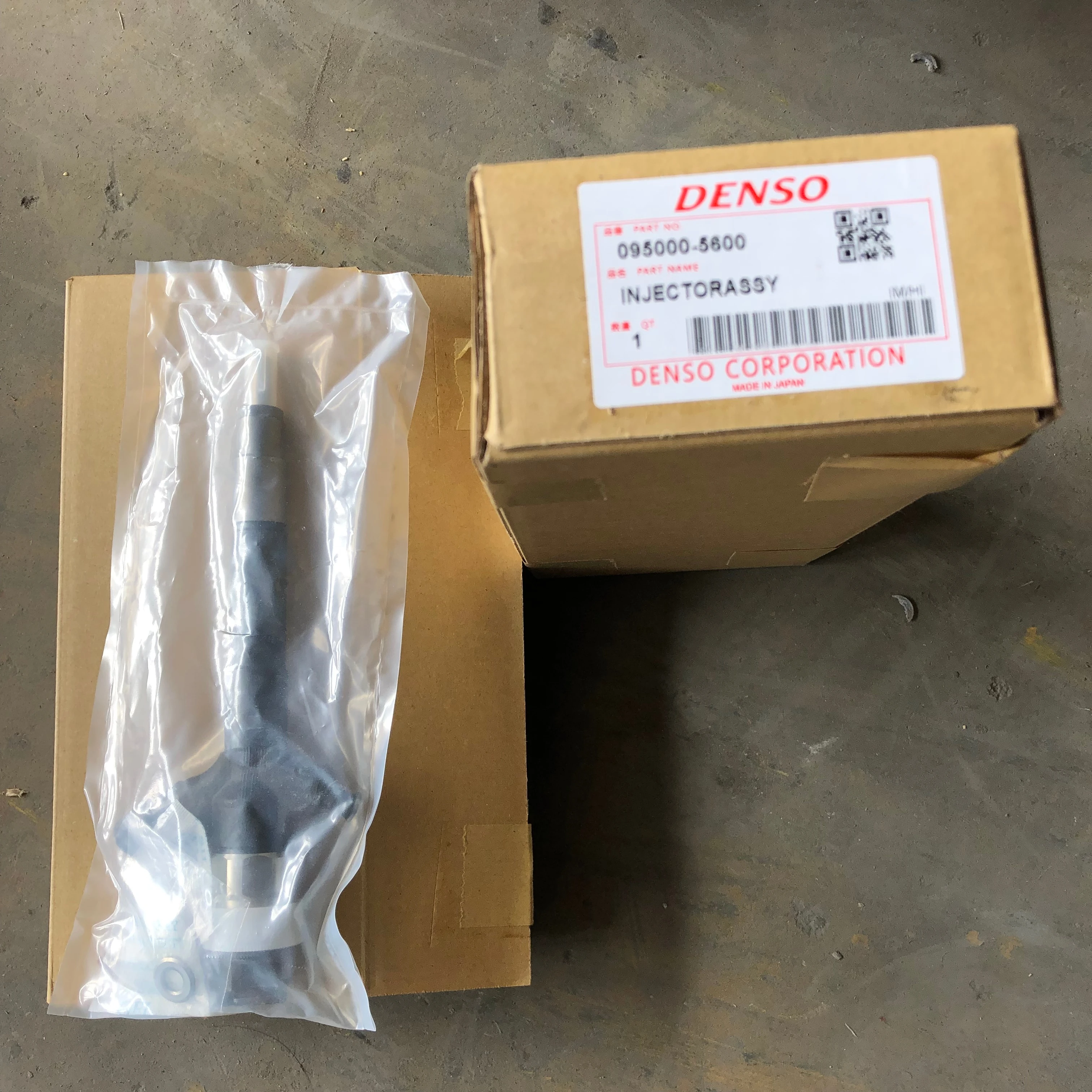 Genuine diesel engine part Common Rail fuel injector 095000-5600