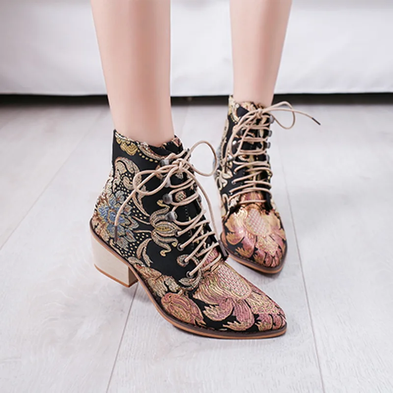 Модные Роскошные шёлковые сапоги для Для женщин Новые ботильоны осень-зима китайский Стиль с вышивкой; ботинки на шнуровке;