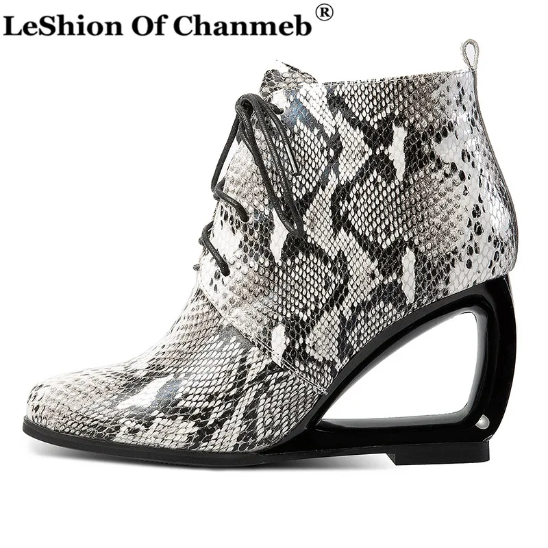 

Chic Snakeskin Boots for Ladies Winter Autumn Lace up Shoes Python Print Microsoft Leather Cut Out Wedges Heel Ankle Boots Women
