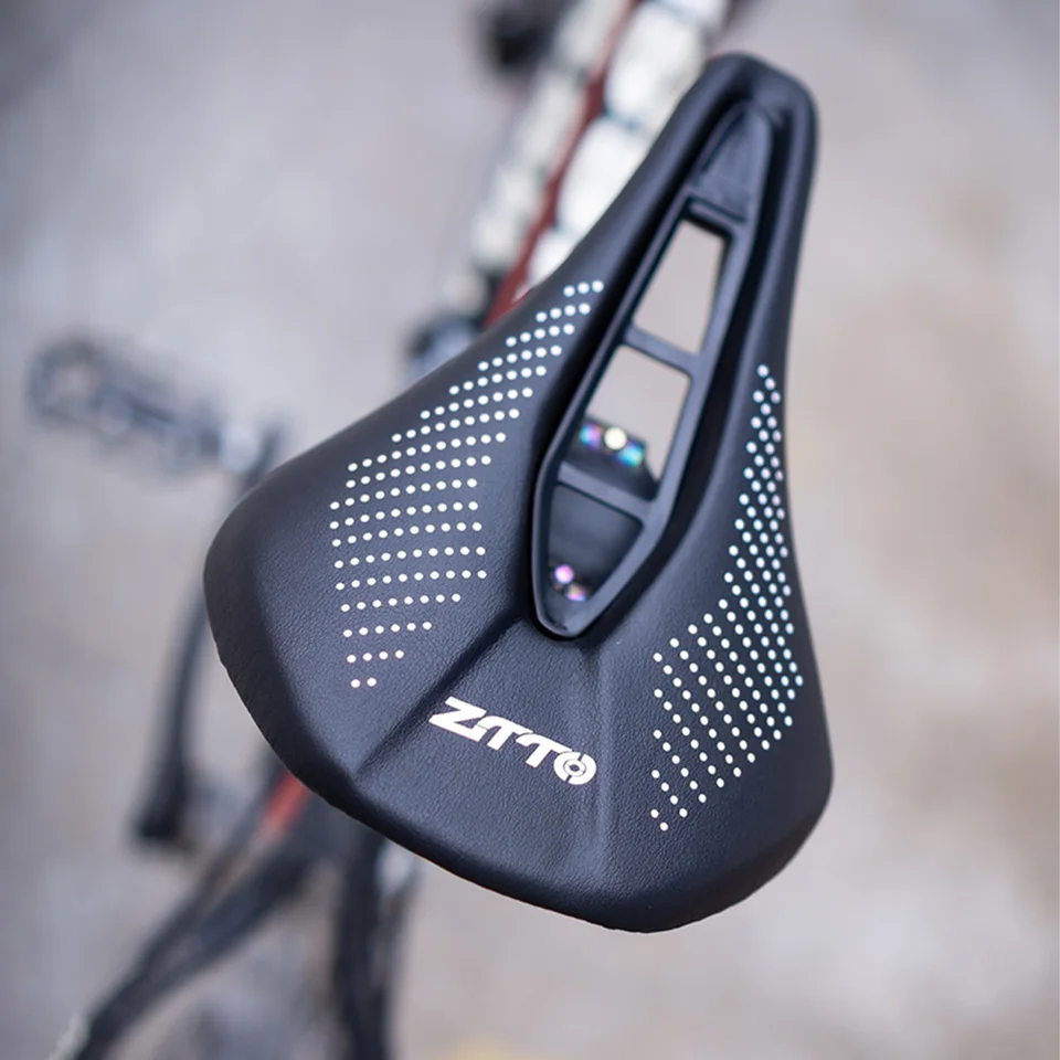 ASTUTO(オストゥト)カーボンサドル ASTUTO(オストゥト)カーボンサドル