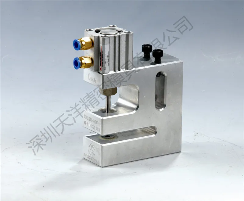 5V8D2561