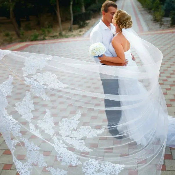 Wedding Accessories Appliques Tulle Long Cathedral Wedding Veil Lace Edge Bridal Veil with Comb veu de noiva longo