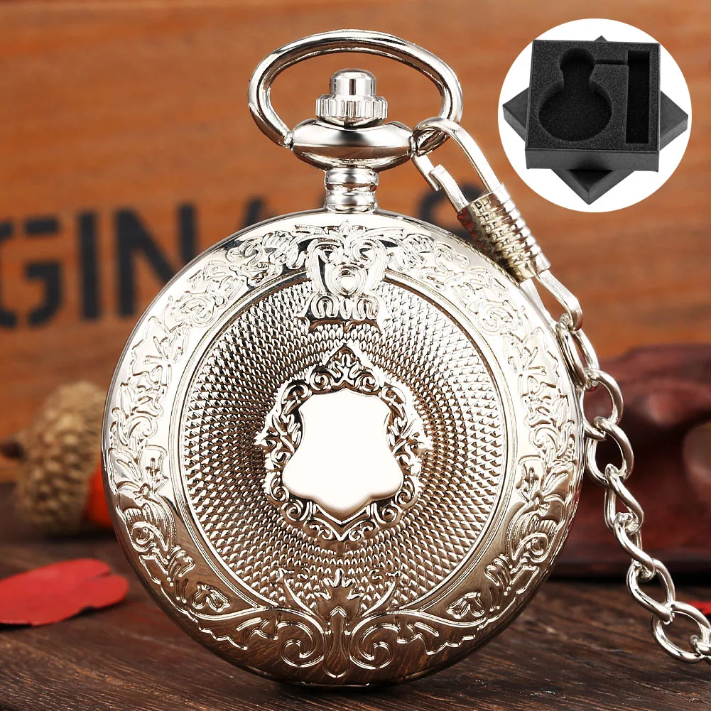 Een 14 Krt. Gouden Dames Zakhorloge. De Emaille Wijzerplaat Met Romeinse En Arabische Cijfer Aanduiding Werkend Maar Dient Te W