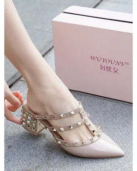 

[Worry Girl Upgraded Version] Patent leather mid-heel rivet pointed slippers, semi-drag toe-toe thick heel sandals women
