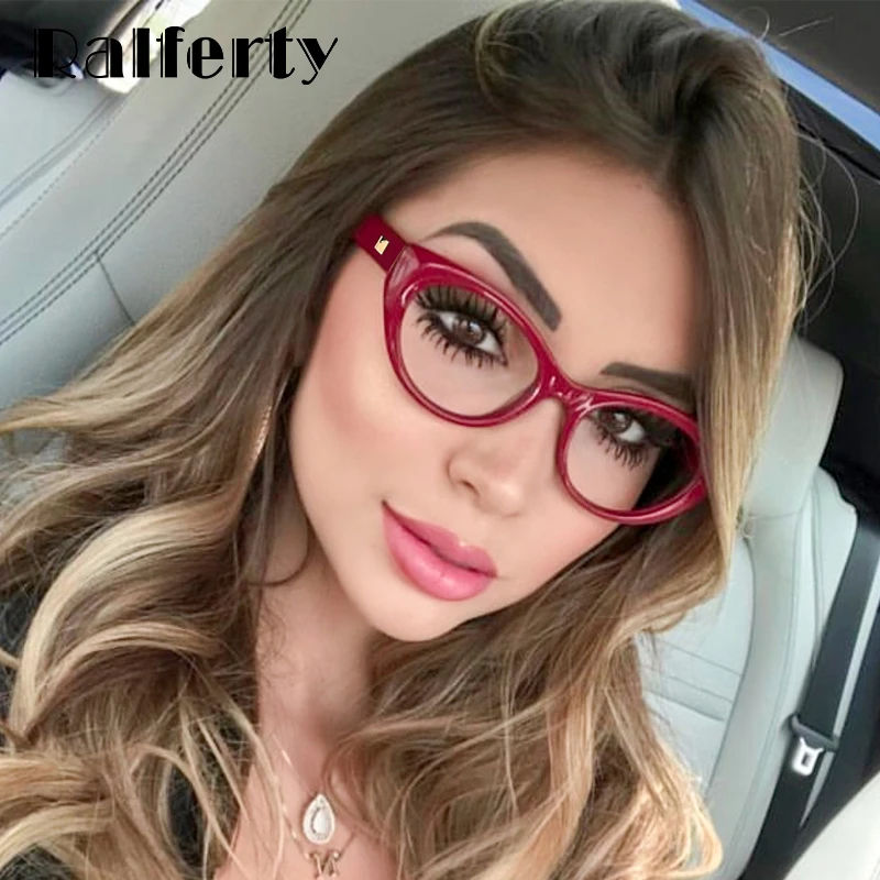 

Ralferty High Quality Female Glasses Frame Cat Eye Vintage Eyeglasses Frame For Woman Transparent Points 2019 No Diopter F95154