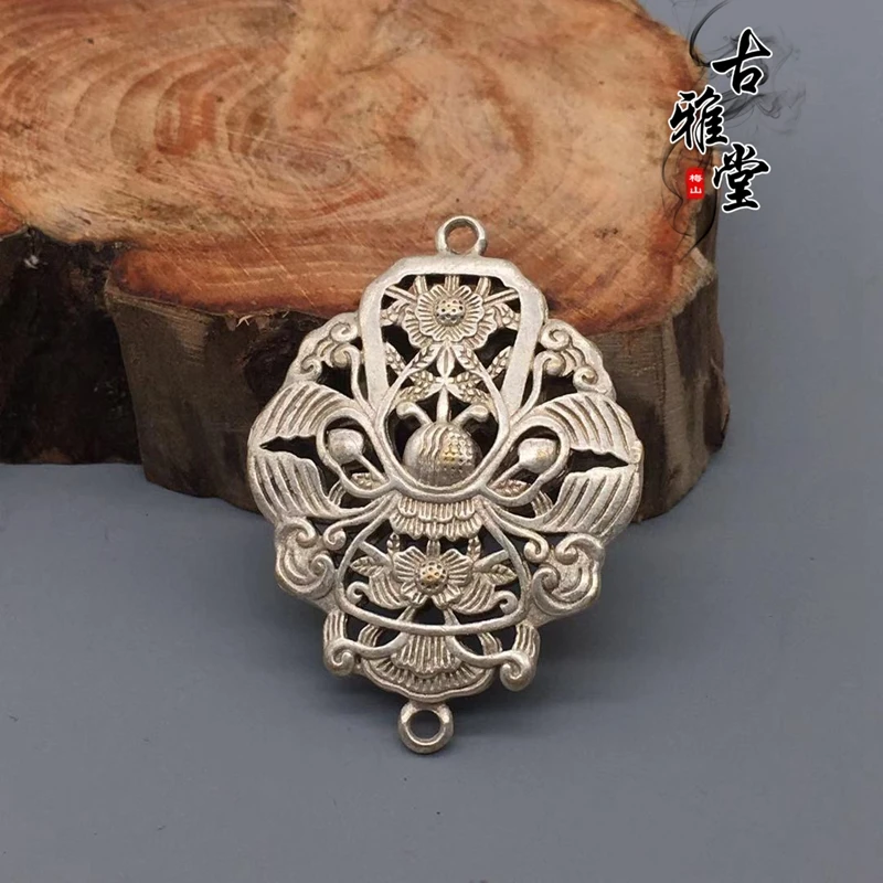 

Antique miscellaneous ancient hollowed out silver lock piece white copper gilt silver piece pendant hollowed out fine carving pa