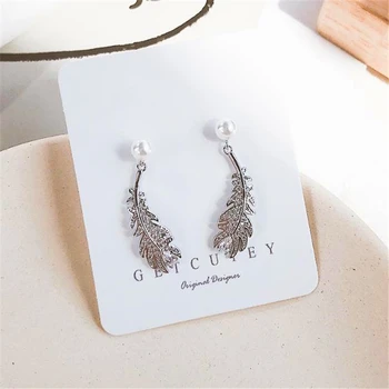 

2020 Japan and South Korea fashion temperament female pearl feather earrings dazzling zircon personality wild trend earrings