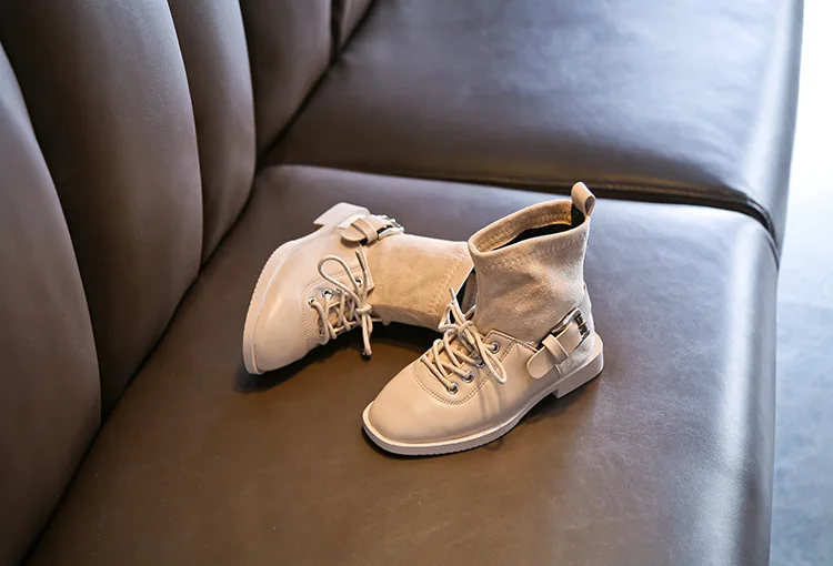 Модные ботинки без шнуровки для маленьких девочек; цвет бежевый; модные ботинки для маленьких девочек; детская обувь; ботильоны принцессы из Лоскутной Ткани; Цвет Черный