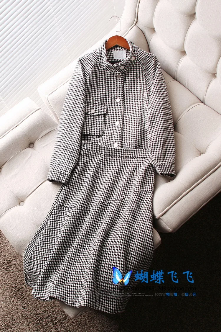 

A Generation of Thousands of Birds Short Woolen Jacket + Mid-length Skirt Two-Piece Set Entity