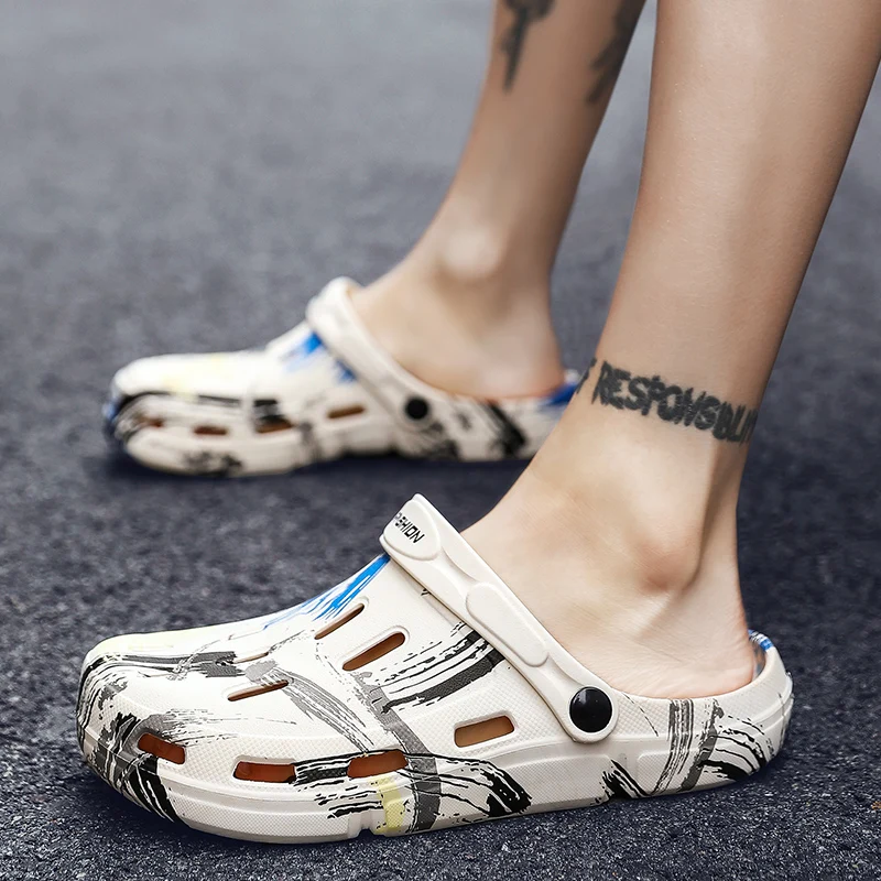 

Graffiti Printing Men Summer Shoes Holes Sandals Hollow Breathable Flip Flops Croc Fashion Beach Slippers Waterproof footwear