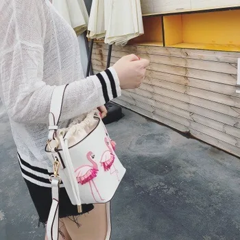 

2020 new Korean casual shoulder messenger bag women's cute fashion messenger bag ladies