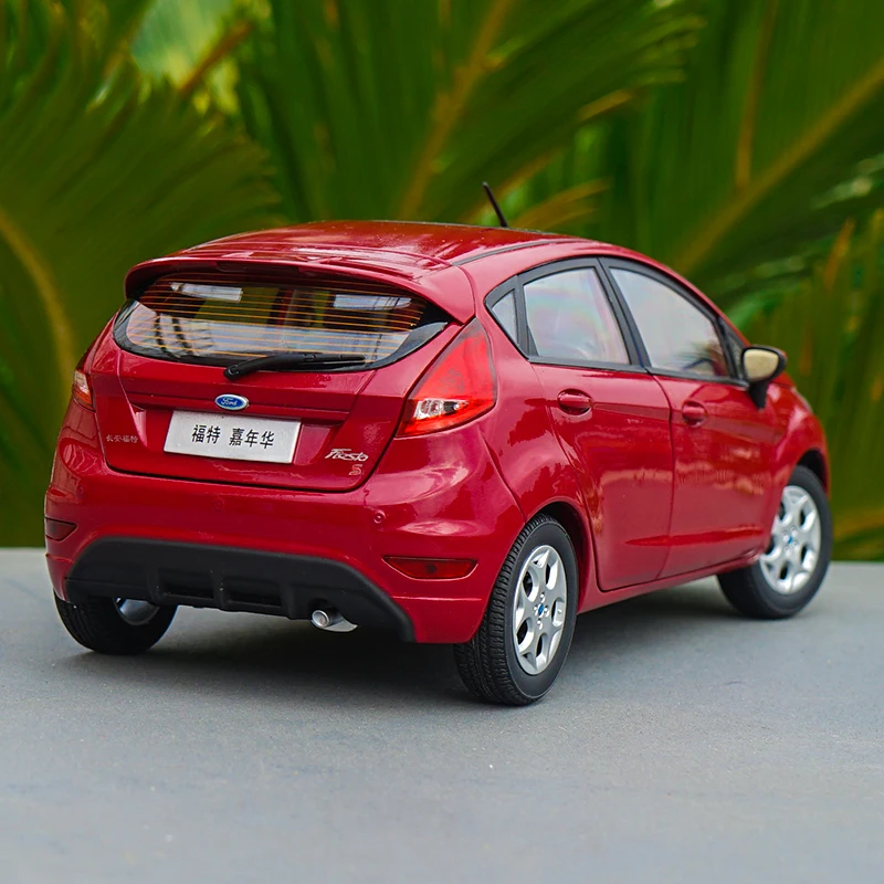 1:18 высокое тщательное FORD FIESTA сплав модель автомобиля статические металлические модельные автомобили с оригинальной коробкой