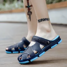 Новинка года; стильные мужские сандалии с закрытым носком; дышащие пляжные шлепанцы с перфорацией; открытый светильник; нескользящая пористая обувь