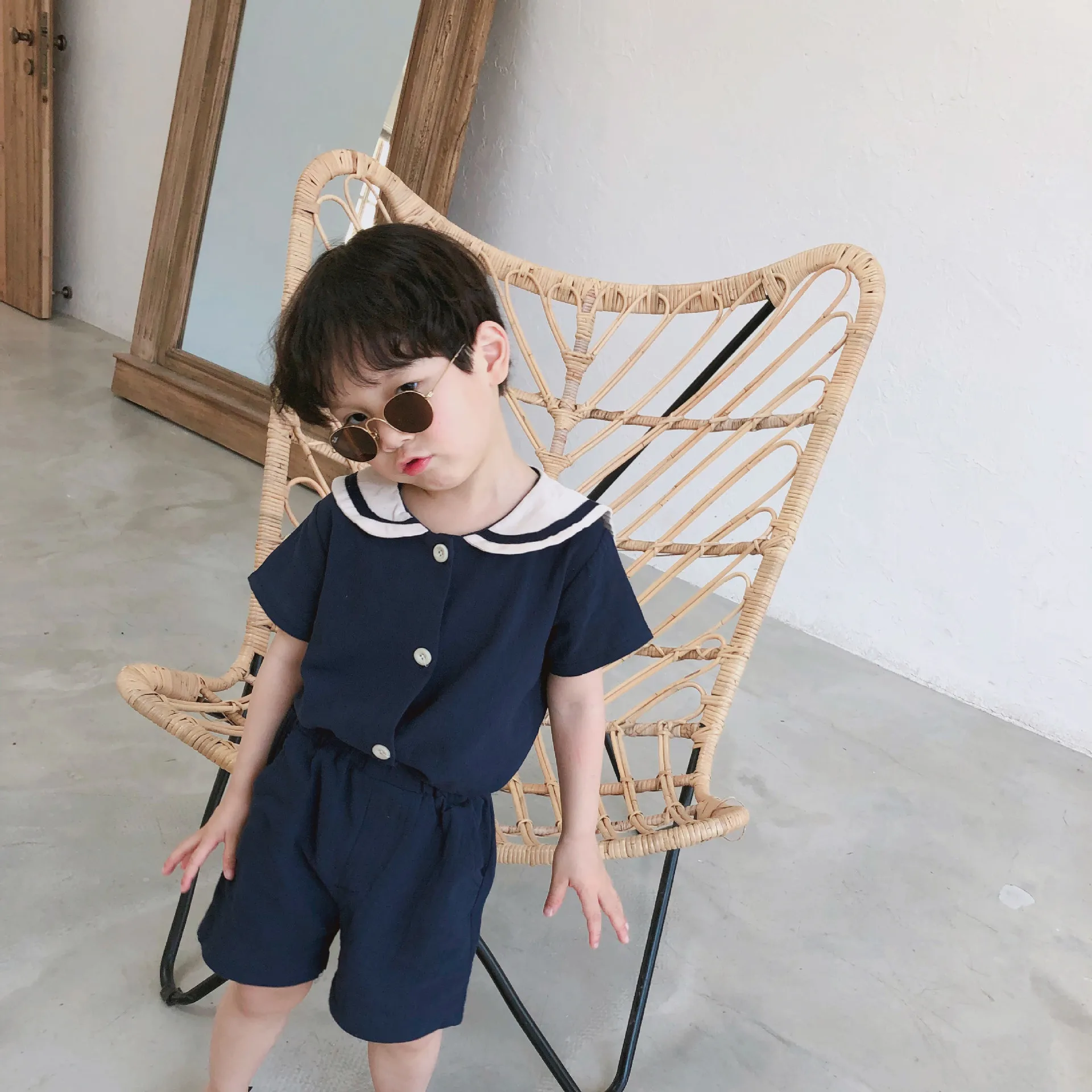 Летние комплекты хлопковой льняной одежды в Корейском стиле с матросским воротником Милая футболка с короткими рукавами для мальчиков и девочек+ шорты комплекты из 2 предметов