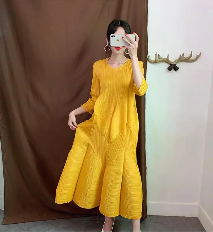 Miyake Плиссированное Платье длинное осеннее Новое плиссированное платье-фонарик большой размер свободное платье с рукавом в виде цветка - Цвет: Цвет: желтый