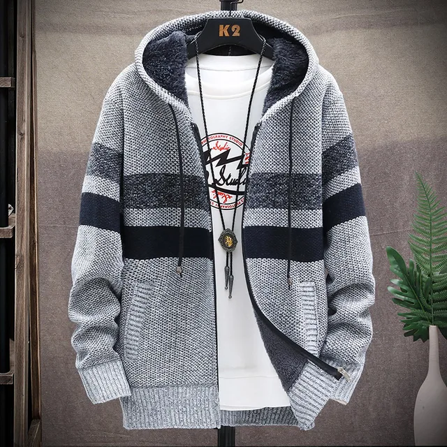 Warm and Stylish Men's Hooded Jumper for Winter