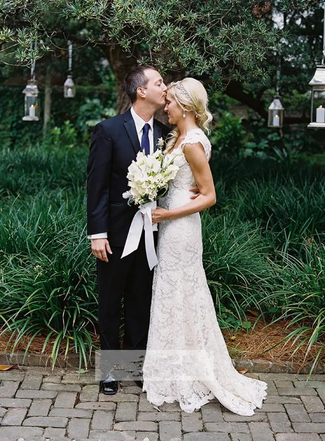 ivory-lace-mermaid-wedding-dresses-short-sleeves-v-neck-western-country-wedding-dress-with-sexy-open-back-cheap-garden-bridal-gowns-on-sale (1)_副本