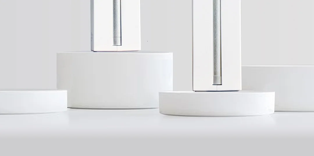 Xiaomi Multifunctional Induction Flashlight in Use