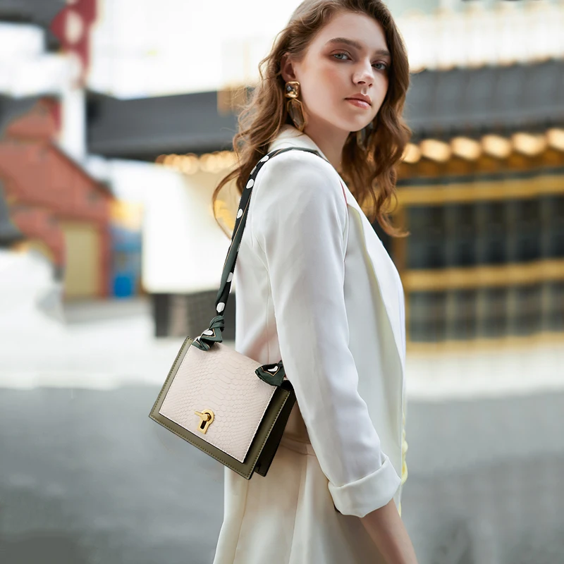 

2019 summer new bag female simple crocodile pattern silk scarf shoulder small square bag fashion