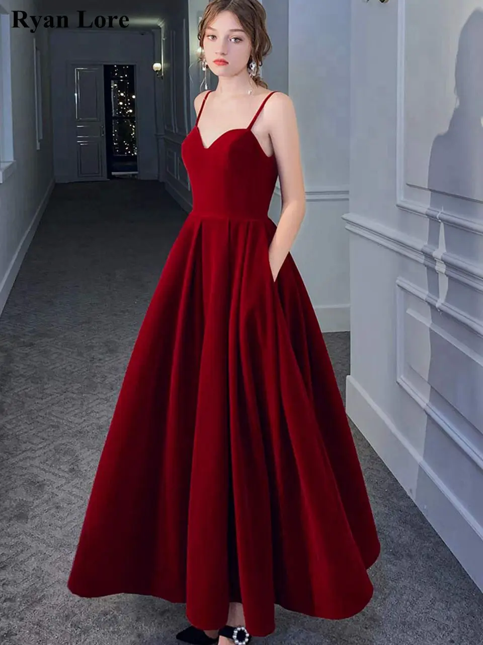 

Burgundy Evening Dresses Backless robe de soiree With Pockets Spaghetti Straps Formal Party Long Prom Gowns Wine Red Vestidos