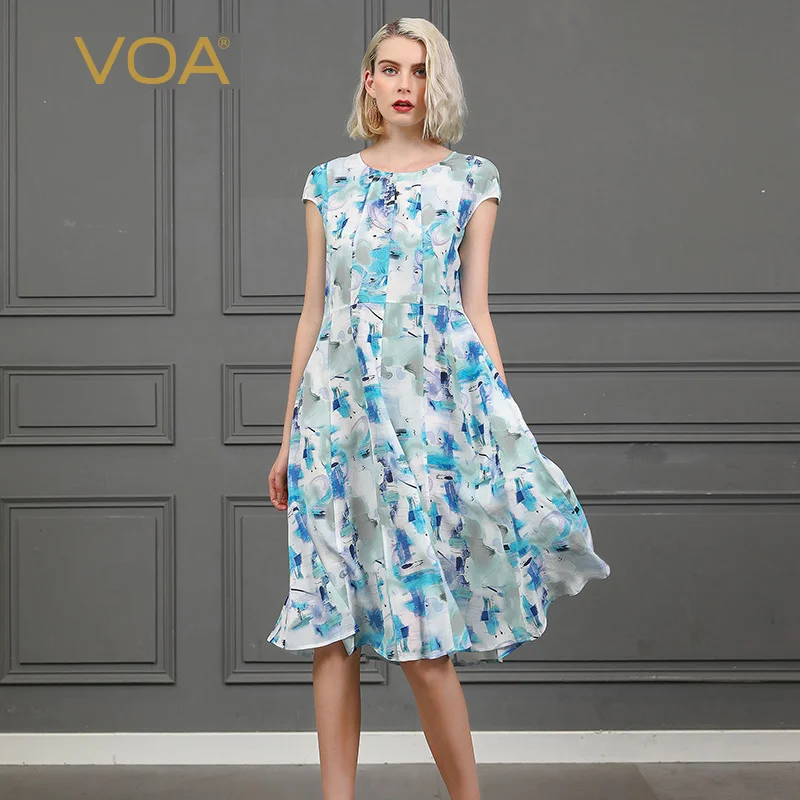 

VOA mulberry silk crew neck short sleeve basic flounced large hem blue and white gradient pattern medium-length dress A0670