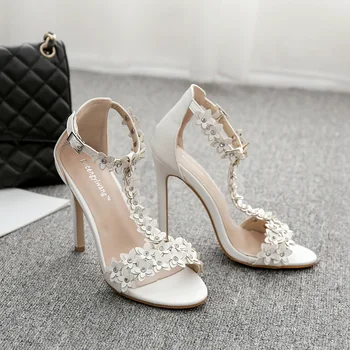 

2020 Summer Women Luxury Shoes Designers Floral Crystal Elegant Party Ladies White Sandals