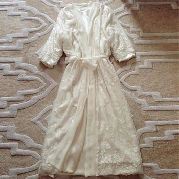 

New Fashion Coral Velvet Lace Night Robe Women's Thicken Silk Pyjamas Long Robe Gown Sets Pricess White Sleepwear Night Robe