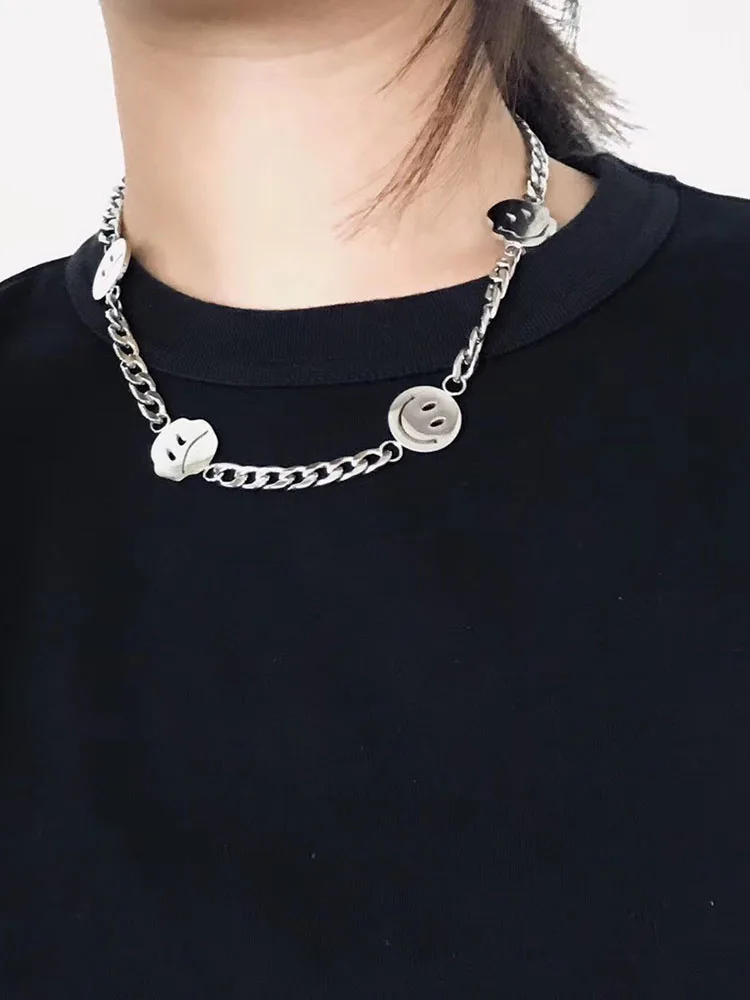 Ожерелье HUANZHI из нержавеющей стали в стиле панк со смайликом и грустью, ожерелье в стиле хип-хоп серебряного цвета в стиле Харадзюку для женщин и мужчин, ювелирные изделия