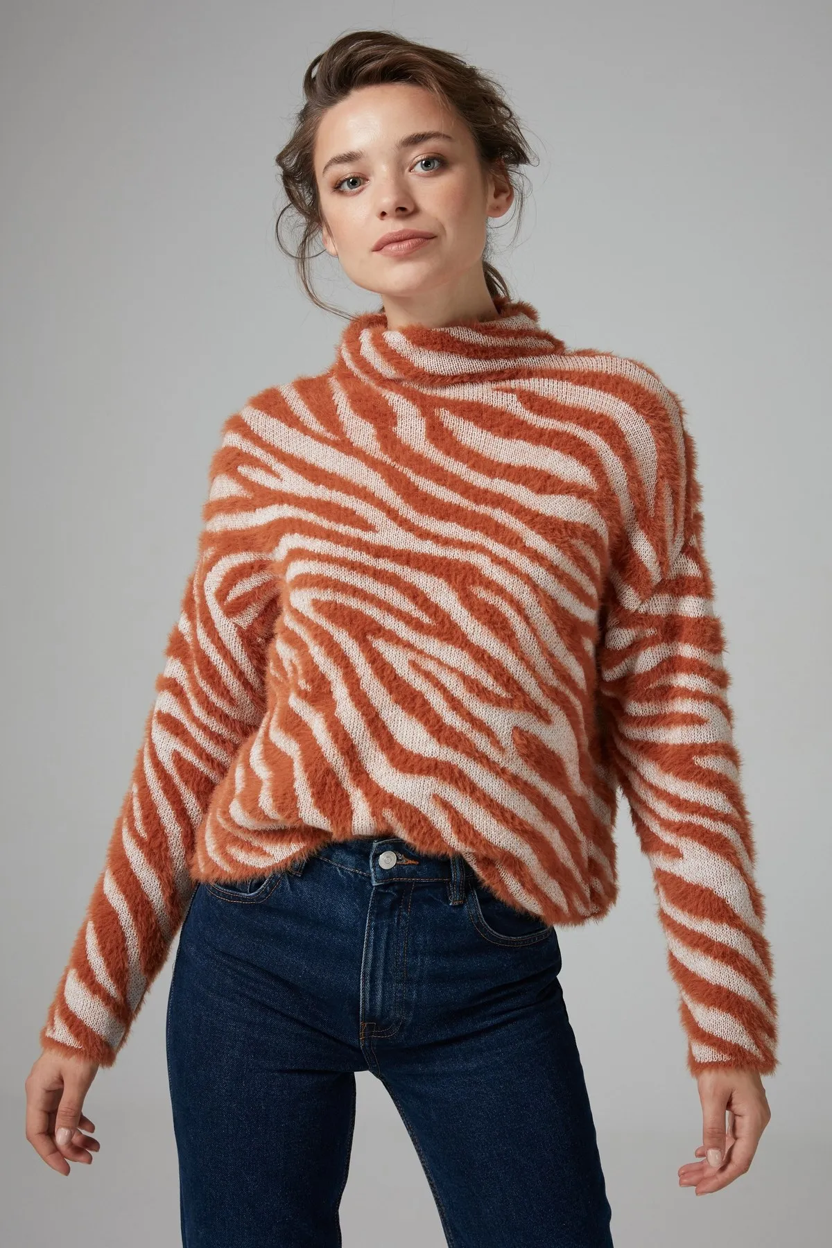 

Zebra Half Turtleneck Squishy Stranded Sweater