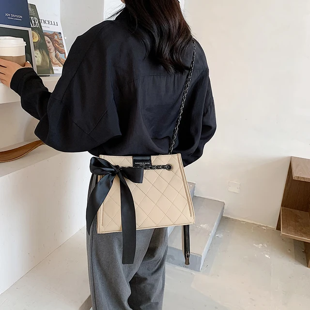 Фото качественная женская дизайнерская сумка оксфорд на цепочке через цена