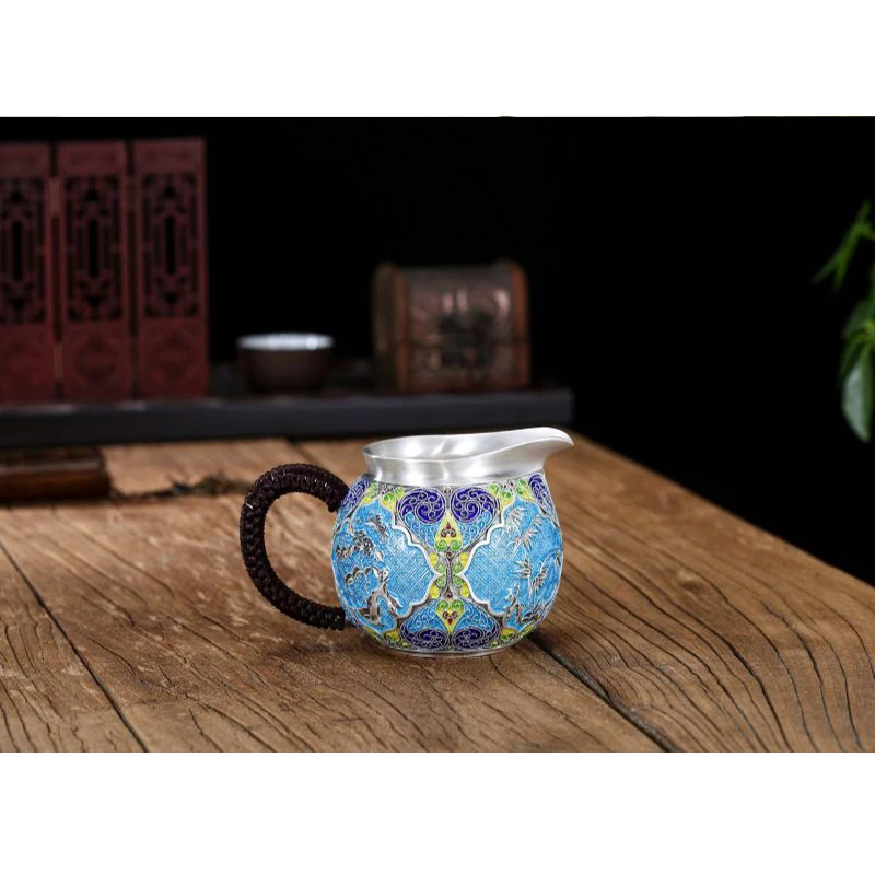 Рисунок 4 - Чайник из серебра 999 пробы в стиле ретро