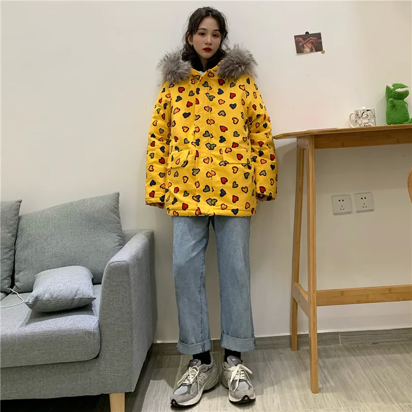 Новая модная женская зимняя куртка с капюшоном, воротник из искусственного меха, с принтом милых сердечек, парки, пальто для женщин, утолщенное пальто, теплая верхняя одежда