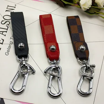 

Steel Horseshoe Buckle Blue Red Square Pattern Leather Keychain Red Luxery Leather Key Chain Car Auto Waist KeyChains Keyholder