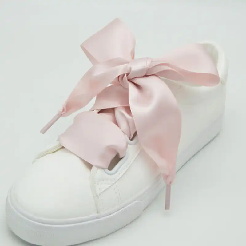 sapato com cadarço de cetim