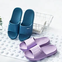 Мужская обувь однотонные Тапочки для ванной, на плоской подошве, летние сандалии для дома и улицы тапочки Повседневное Для мужчин; нескользящие Вьетнамки; мужская пляжная обувь