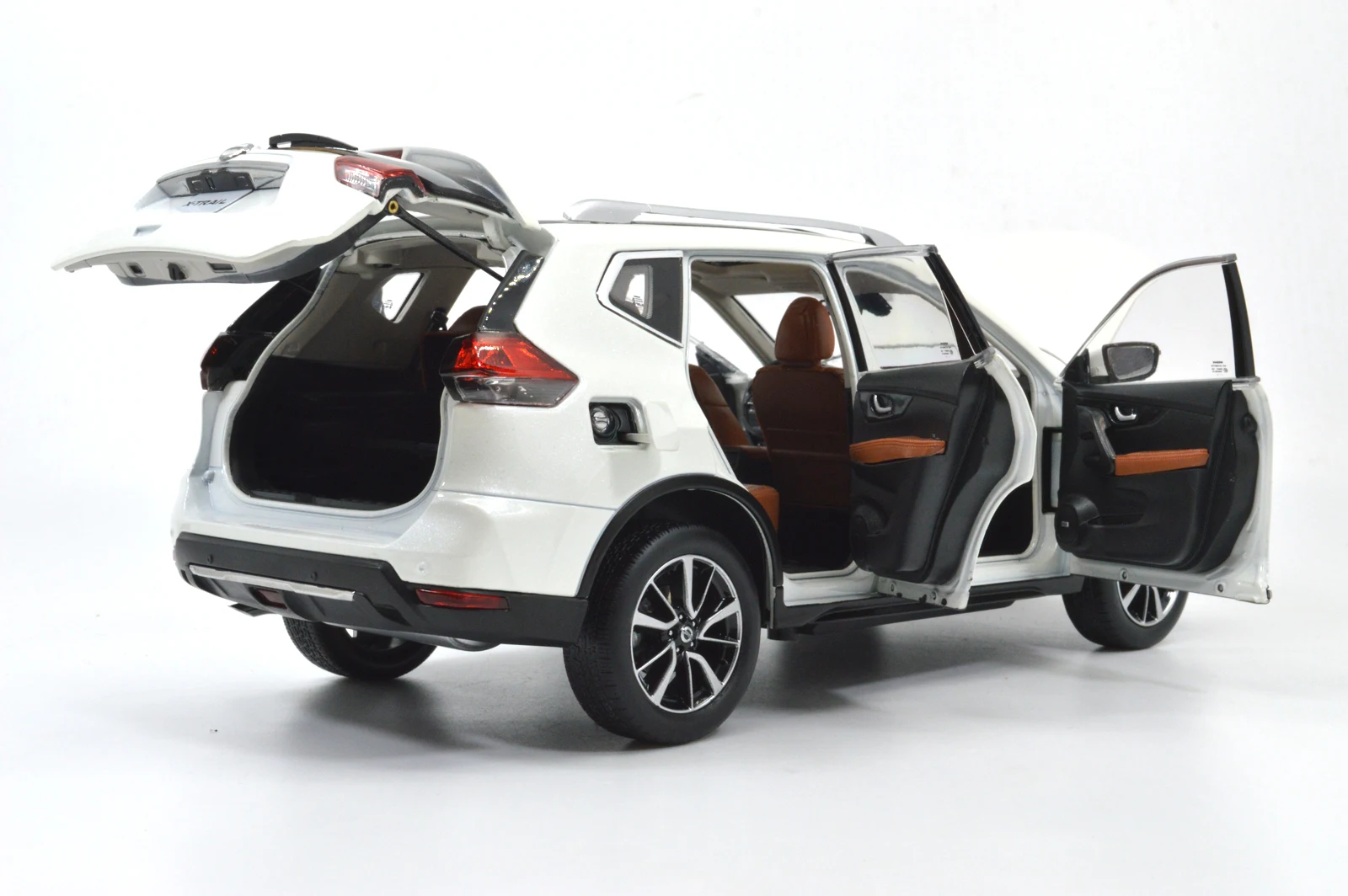 Paudi модель 1/18 1:18 Nissan Все новые X-TRAIL изгой литья под давлением модель автомобиля Игрушечная модель автомобиля открывающиеся двери мужской подарок