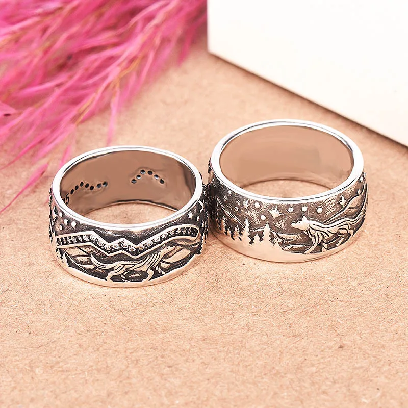 

Silver Plated Gothic Wolf Rings Charm Cool Couple Rings Men/Women Fashion Party Best Jewelry Punk Night Sky Hand Engraving Bague