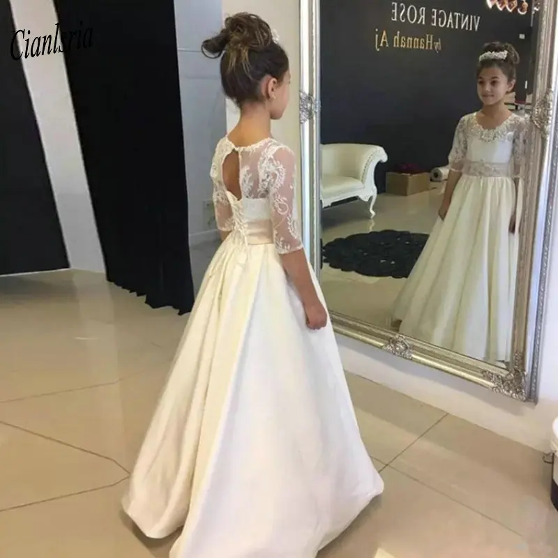 Винтажное атласное платье с глубоким вырезом и короткими рукавами для девочек, держащих букет невесты на свадьбе, с открытой спиной и аппликациями, кружевное детское платье для торжеств