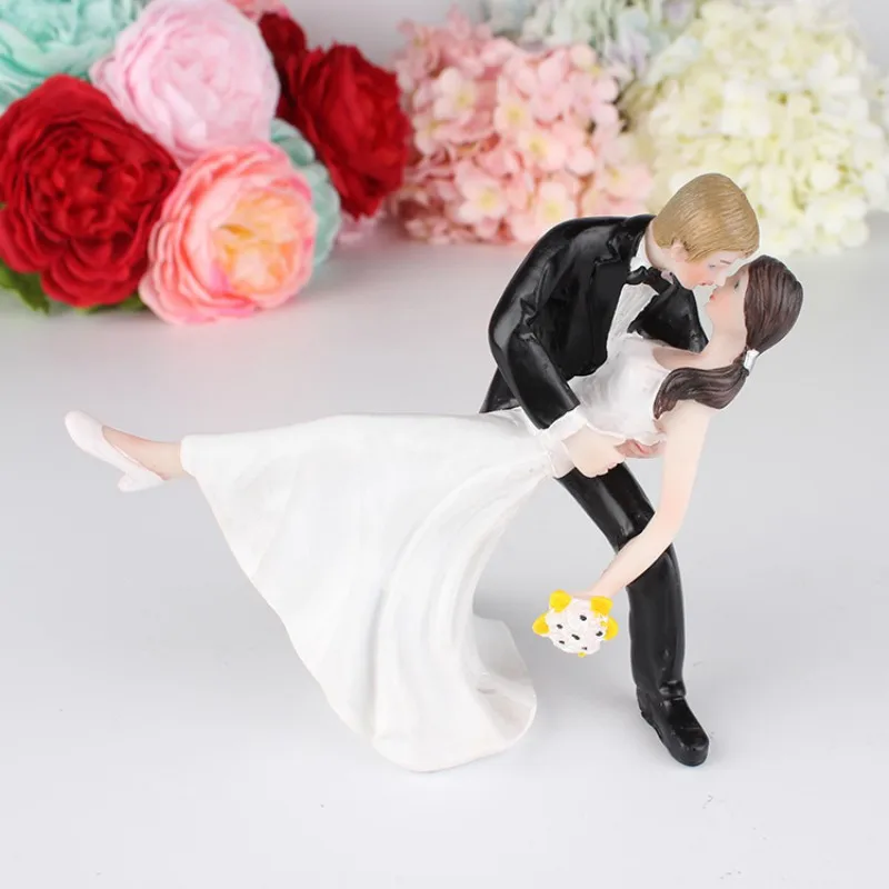 

Castle For The Wedding Wedding Cake Topper Resin Bride And Groom Couple Figurine Decoration Craft Gift Ornaments